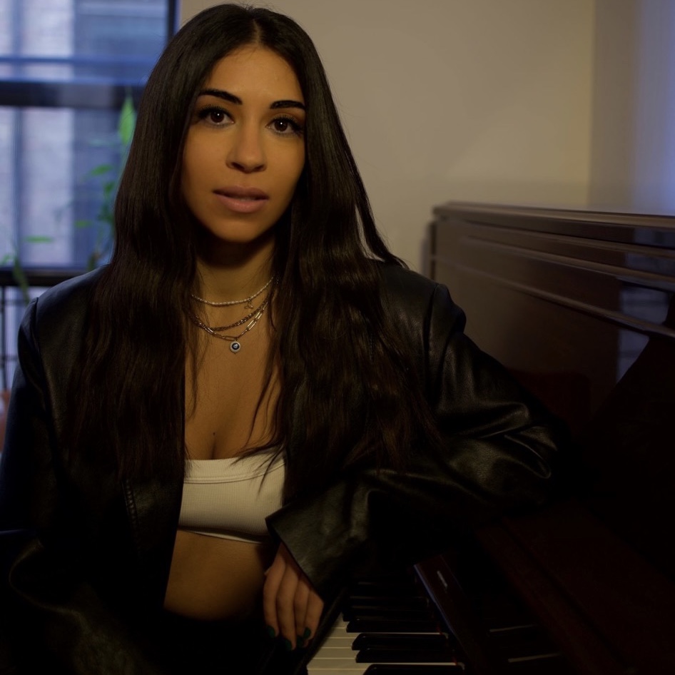 headshot of the pianist Liya Grigoryan for her live performance at the Roxy Bar