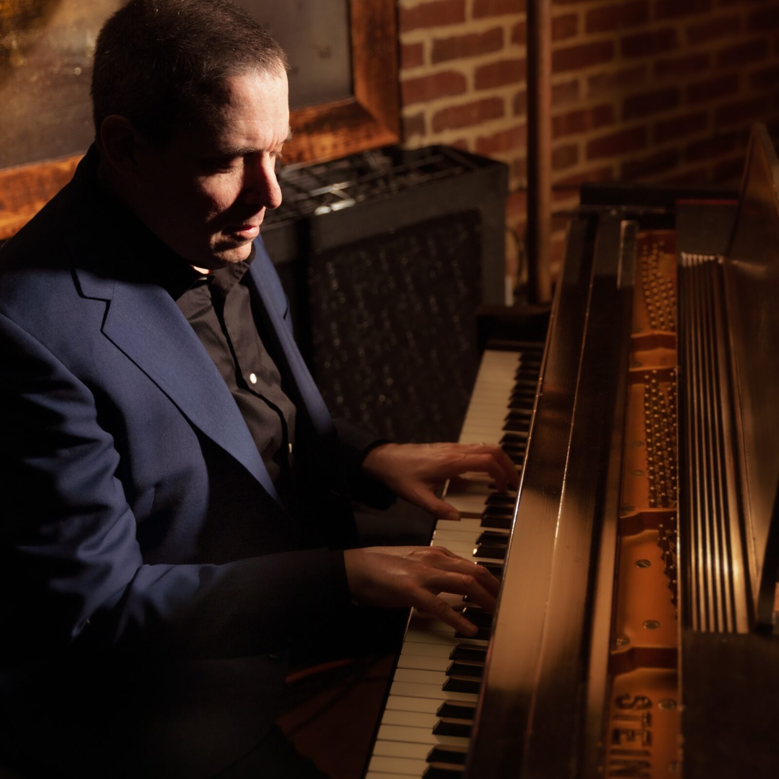 Musician Jon Regen playing piano at Roxy Bar.