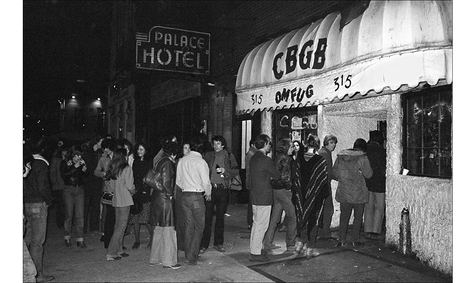Television fans outside cbgb 1977 1430 18