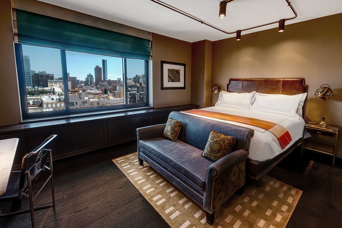 Grand Corner King Bed Guest Room
