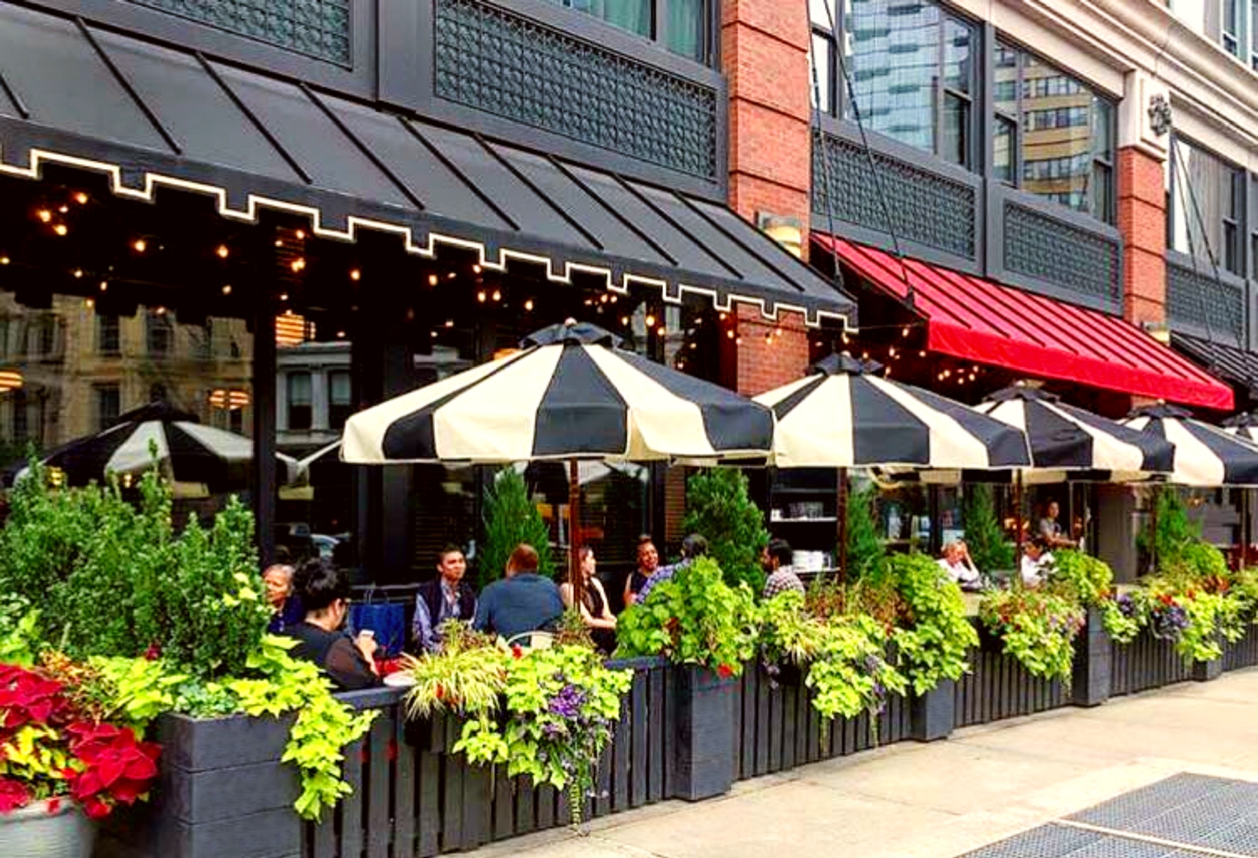 Outdoor seating at Roxy Cafe.