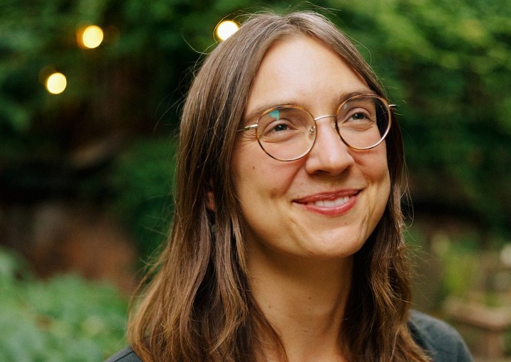 Portrait of author Laura Henriksen